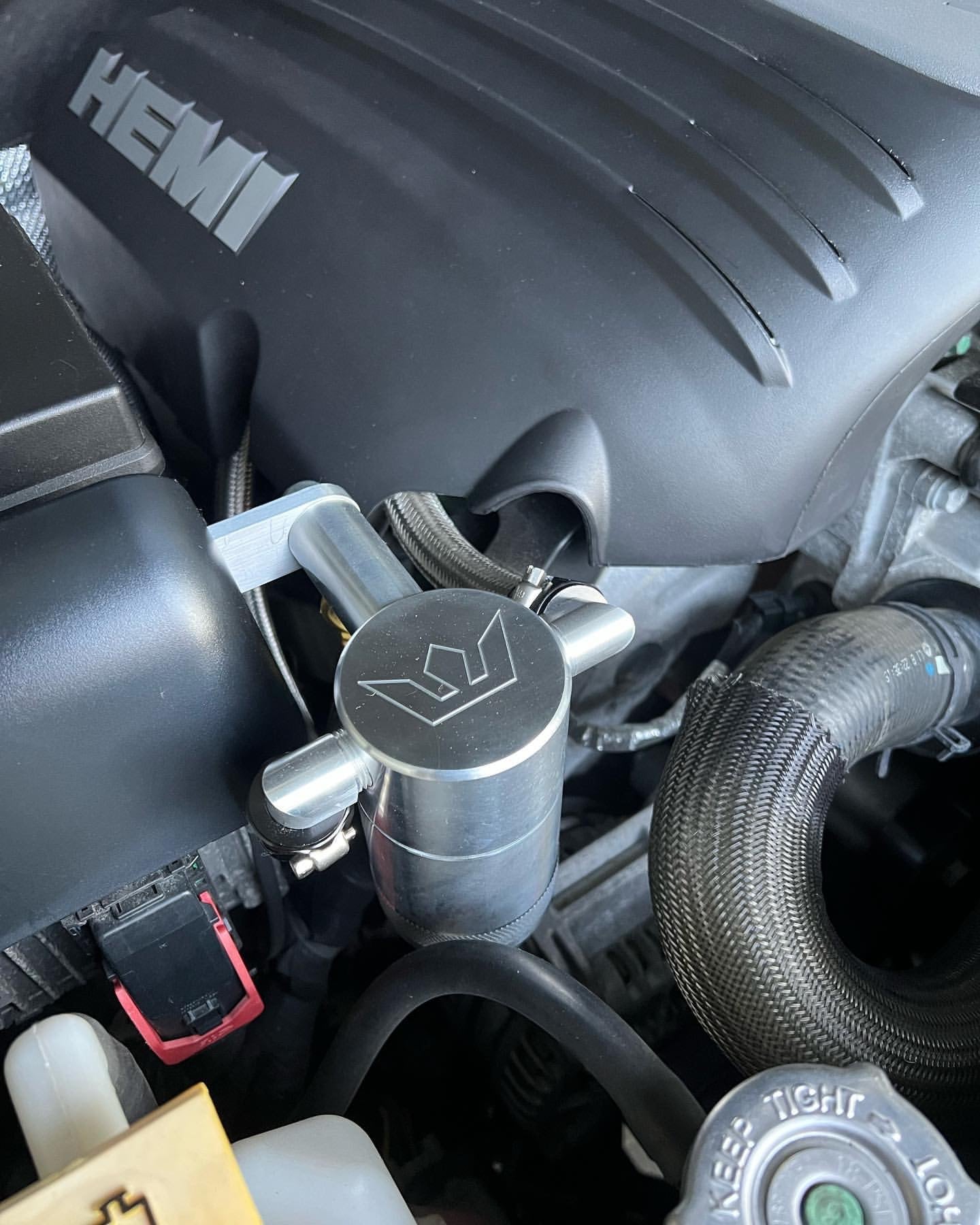 Speedlogix Oil Catch Can 2011-2023 Durango/Grand Cherokee 5.7L